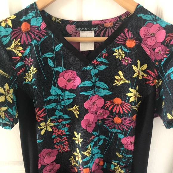 Scrub top Cherokee size small - Picture 2 of 4